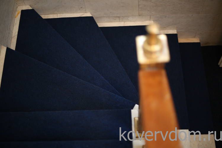 Ковровая дорожка на лестницу однотонная для офиса на резиновой основе PP 806